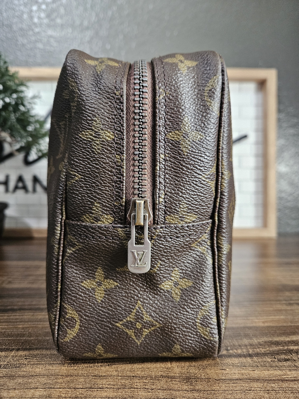 Authentic Louis Vuitton Vintage Trousse 28" Canvas Monogram Cosmetic Pouch - Picture 3 of 15